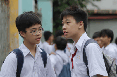 ¡Los Matones No Sabían Que Él Era Un Campeón de Artes Marciales!