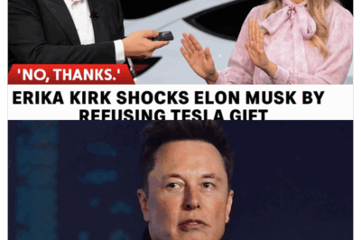 💰ELON MUSK LE OFRECIÓ UN TESLA — LA RESPUESTA DE DOS PALABRAS DE ERIKA KIRK SE ESTÁ VUELVIENDO VIRAL. 🔥 Le entregó las llaves. Las cámaras estaban listas. Todos esperaban el gran “gracias”. Pero Erika Kirk ni pestañeó. Simplemente dijo: “No, gracias”. Lo que siguió fue silencio, y luego aplausos. ¿Por qué? Porque en una era de tratos y distracciones, Erika eligió algo que el dinero no puede comprar. 💬”El legado de Charlie nunca fue sobre lujo. Fue sobre convicción”. 🎥El momento se ha convertido en un símbolo viral de integridad, y está aquí mismo si quieres ver de qué habla Estados Unidos.👇