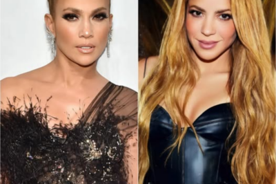 “No la respeto porque es colombiana.” Jennifer Lopez sacudió al mundo al criticar públicamente a Shakira sobre el escenario durante un concierto. “Los fans de origen español están idolatrando a un monstruo…”, declaró Lopez. Esta dura afirmación desató un encendido debate a nivel mundial, pero la reacción de Shakira dejó a sus seguidores completamente atónitos. Menos de treinta minutos después, Shakira publicó un breve comentario, de solo cinco palabras, que recibió una ovación ensordecedora. Jennifer Lopez, avergonzada, no pudo hacer otra cosa que bajar la cabeza.
