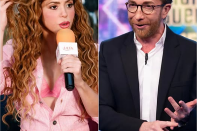 “Esto ha cruzado todos los límites de la ética, y estás manchando todo con tus palabras.” Una dura confrontación estalló entre Shakira y Pablo Motos cuando Pablo utilizó expresiones inapropiadas al referirse a las mujeres y a las madres solteras. Shakira lo criticó con firmeza, afirmando que sus palabras podían influir negativamente en la percepción de los niños y de muchas personas, y que debía ser controlado y detener de inmediato ese tipo de comentarios. Sin embargo, la respuesta que recibió fue una mezcla de risas burlonas y complicidad de quienes lo rodeaban. Pablo incluso levantó el dedo medio, y lo que dijo a continuación tocó la herida más profunda en el corazón de Shakira.
