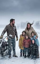 Un motociclista sconosciuto sussurra «Vieni con me» a una madre con quattro figli bloccati nella neve, e quel gesto pieno di umanità apre un percorso inaspettato tra coraggio, verità e la nascita di un legame familiare che cambierà per sempre le loro vite