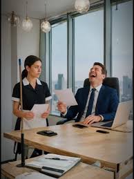 Le ofreció el puesto de directora como una broma, pero nadie imaginó lo que la mujer que limpiaba haría después